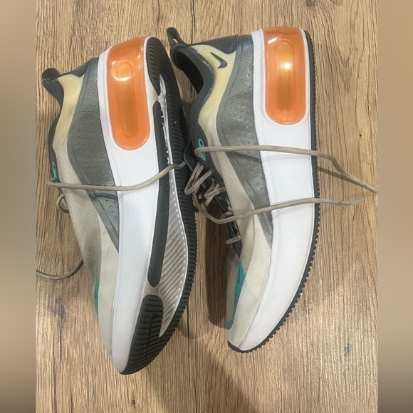 WMNS NIKE AIR MAX DIA, 8.5 - Picture 2 of 5